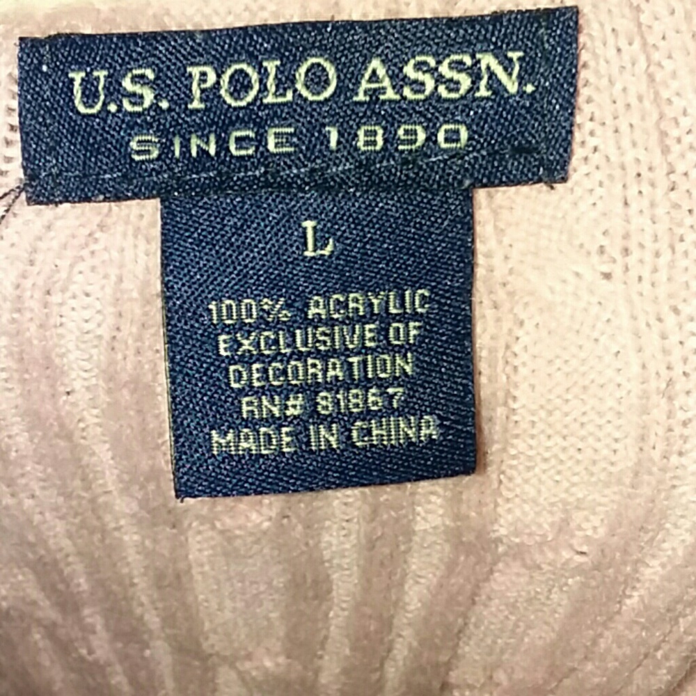 "U.S. POLO ASSN." TOP. SIZE LARGE. NWOT :)
